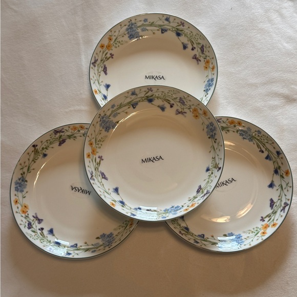 MIKASA Quinn Wild Spring Flowers Pasta Salad Soup Bowls House Of Turnowsky 4 pcs - Picture 2 of 5